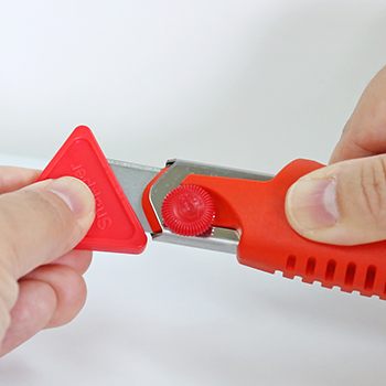 NT CUTTER L-700RP (BK) - Image 4