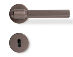 BESLAG DESIGN Hurðarhandfang HELIX 200 STRIPE Dökkbrons f. Þýskar læsingar 752014-41E